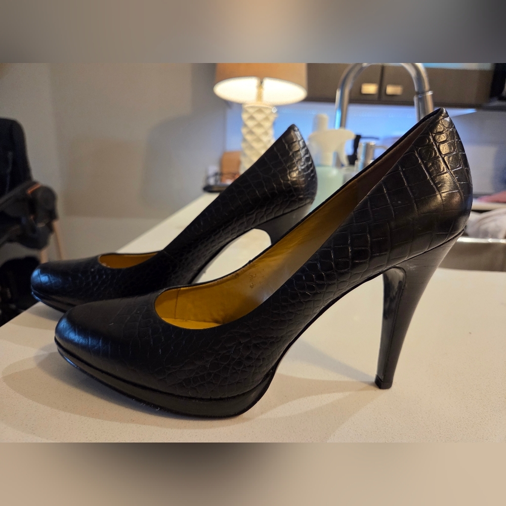 Nine West-Elegant Black Crocodile Pattern Heels